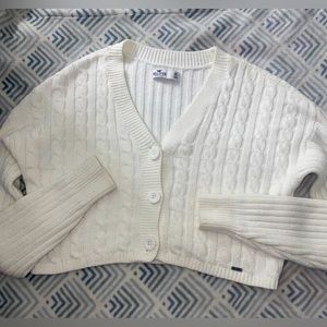 Cute cropped winter sweater 🤍